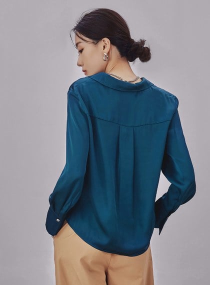 不對稱領抓褶造型襯衫